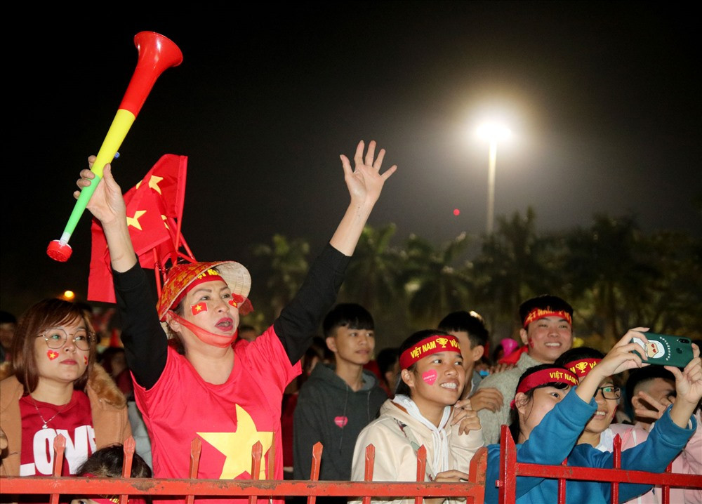Việt Nam lần đầu tiên vô địch SEA Games nên không thể diễn tả hết cảm xúc của người hâm mộ.