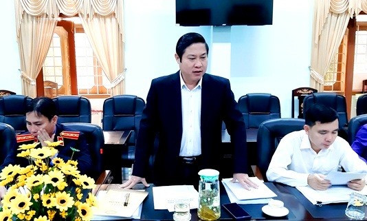 Ông Phan Thái Bình - Phó Trưởng đoàn Đại biểu Quốc hội tỉnh đề nghị các ngành chức năng phối hợp giải quyết nợ xấu “tàu 67”. Ảnh: QUANG VIỆT