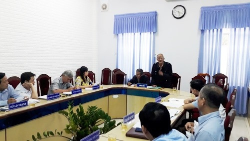 Ông Phan Thanh Bình và Huỳnh Ngọc Dự đại diện các hộ dân bị giải tỏa rớ đáy tại xã Tam Giang kiến nghị tại buổi tiếp công dân. Ảnh: X.P