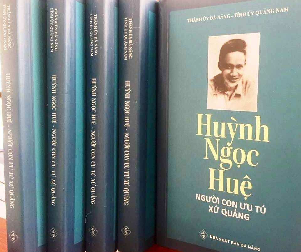 Tập sách “Huỳnh Ngọc Huệ - Người con ưu tú xứ Quảng”. Ảnh: L.N.Đ