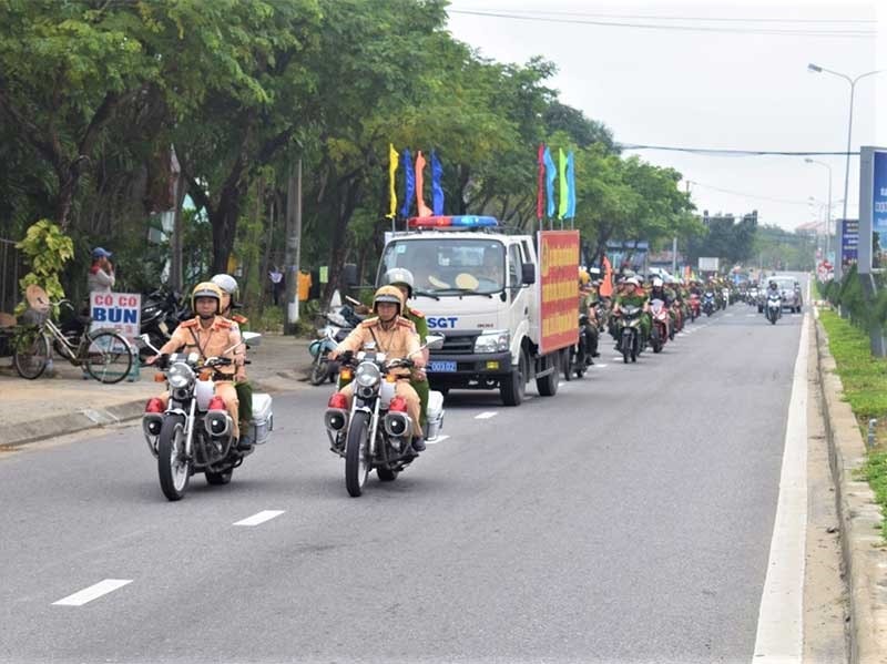 Công an TP.Hội An ra quân đảm bảo ANTT dịp trước, trong, sau Tết Nguyên đán Canh Tý 2020. Ảnh: B.A