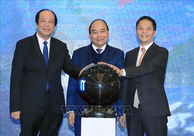 Thủ tướng Nguyễn Xuân Phúc chứng kiến nghi thức khai trương hệ thống cấp C/O (Giấy Chứng nhận xuất xứ hàng hóa) mẫu D điện tử của Bộ Công Thương. 