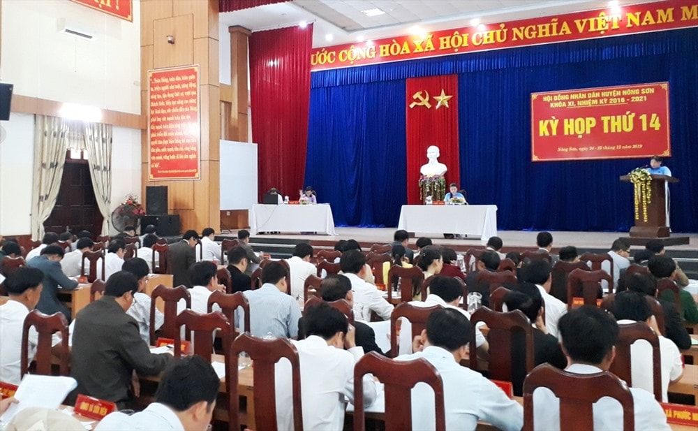 Kỳ họp thứ 14 HĐND huyện Nông Sơn (khóa XI). Ảnh: MINH THÔNG