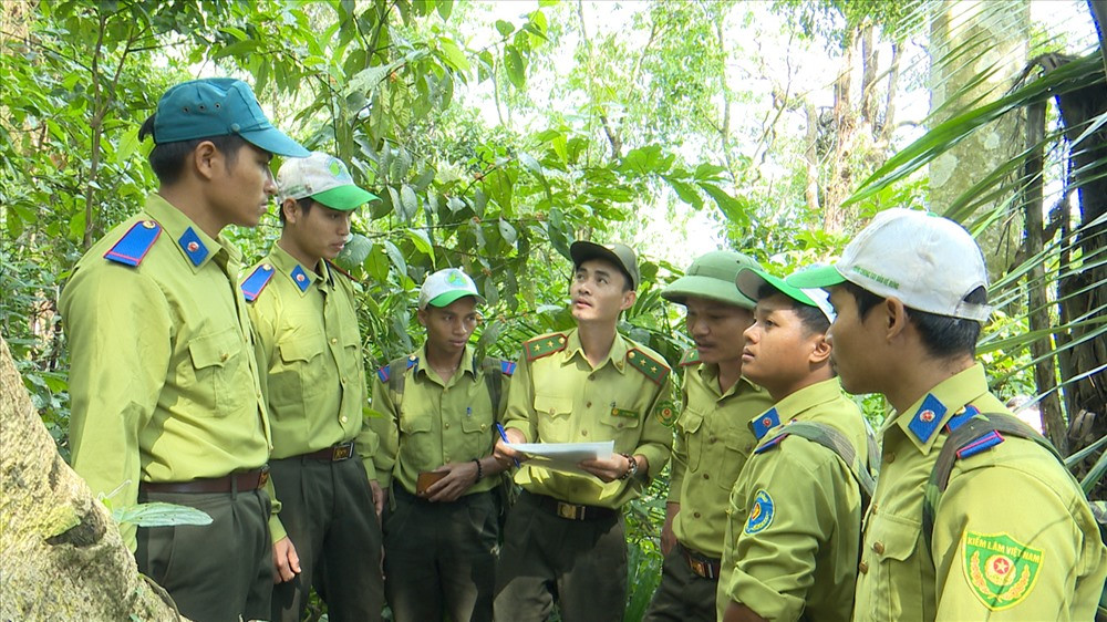 Lực lượng kiểm lâm tuần tra trong Khu bảo tồn thiên nhiên Sông Thanh. Ảnh: H.PHÚC