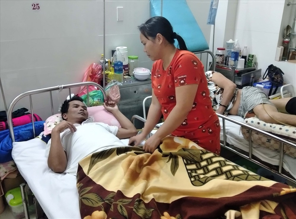 Anh Đoàn Văn Khánh hiện đang điều trị tại Bệnh viện Phục hồi chức năng Đà Nẵng. Ảnh: N.TRANG