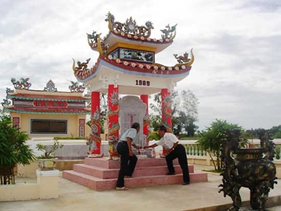 Mộ Phạm Phú Thứ ở Điện Bàn.