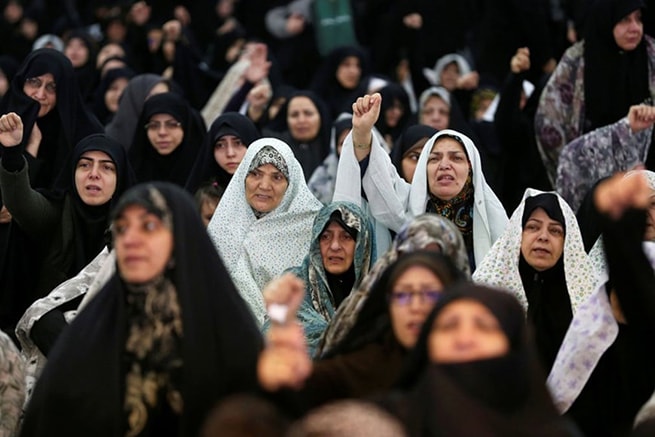 •        Người dân lên án Mỹ sát hại Tướng Soleimani. (Ảnh: Wana/Reuters)