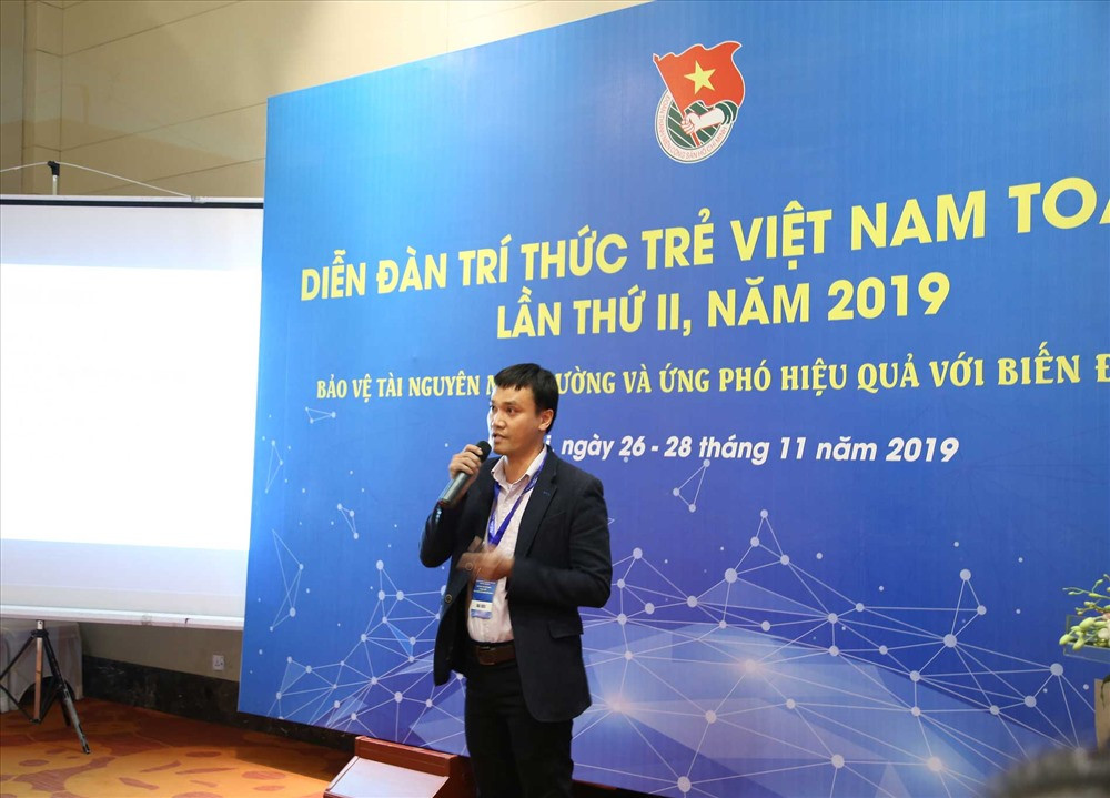 Anh Võ Văn Giàu là đại biểu được chọn báo cáo, chia sẻ tại diễn đàn trí thức trẻ Việt Nam toàn cầu lần thứ 2 năm 2019 tại Hà Nội. Ảnh: Nhân vật cung cấp
