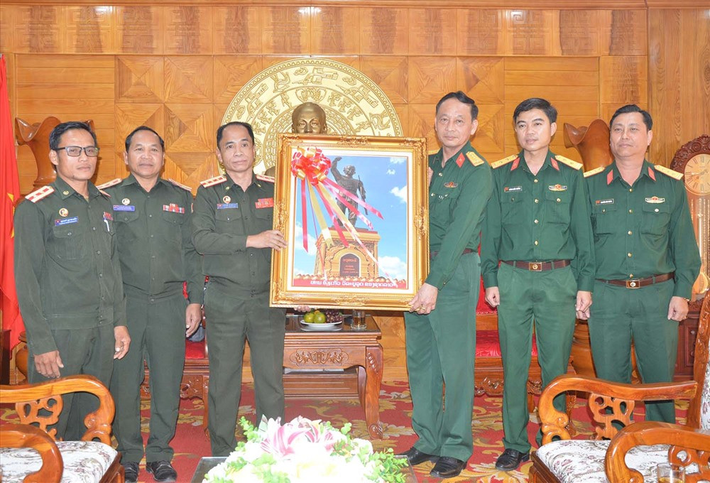 Bộ CHQS tỉnh SêKoong chúc tết Bộ CHQS tỉnh Quảng Nam.