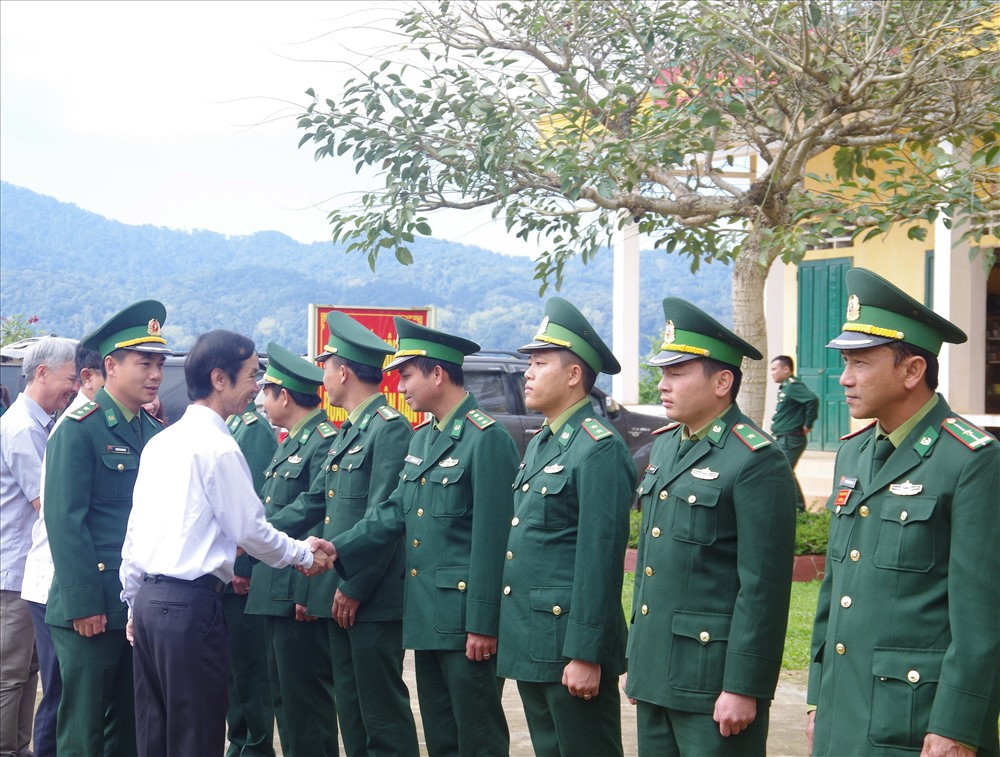 Phó Chủ tịch Thường trực HĐND tỉnh Võ Hồng và đoàn công tác đến thăm, chúc Tết CBCS Đồn Biên phòng Ga Ry.