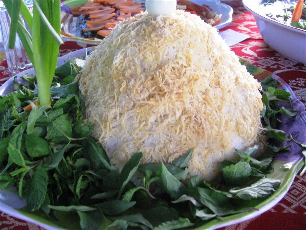 Xôi nếp cái hương bầu được chế biến công phu của vùng Tiên Phước là món ăn ưa chuộng dịp lễ, tết. Ảnh: CTV