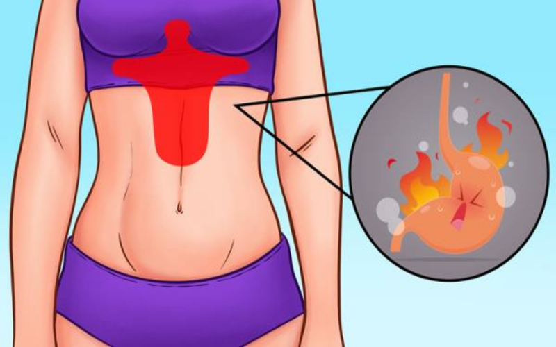 Đau dưới ngực: Một cơn đau rát ở vùng dưới ngực và đỉnh bụng là chứng trào ngược axit trong dạ dày. Nguyên nhân của tình trạng này do có thể trước đó bạn vừa ăn nhiều thực phẩm có nhiều dầu mỡ, đồ cay hay sử dụng bia rượu.
