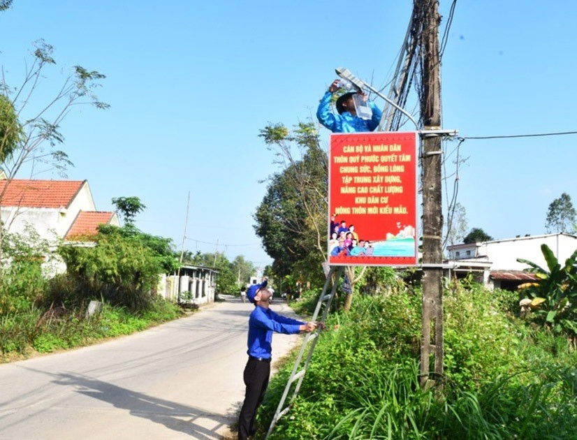 Công trình thắp sáng đường quê tại thôn Quý Phước xã Bình Qúy - Ảnh: THÁI CƯỜNG