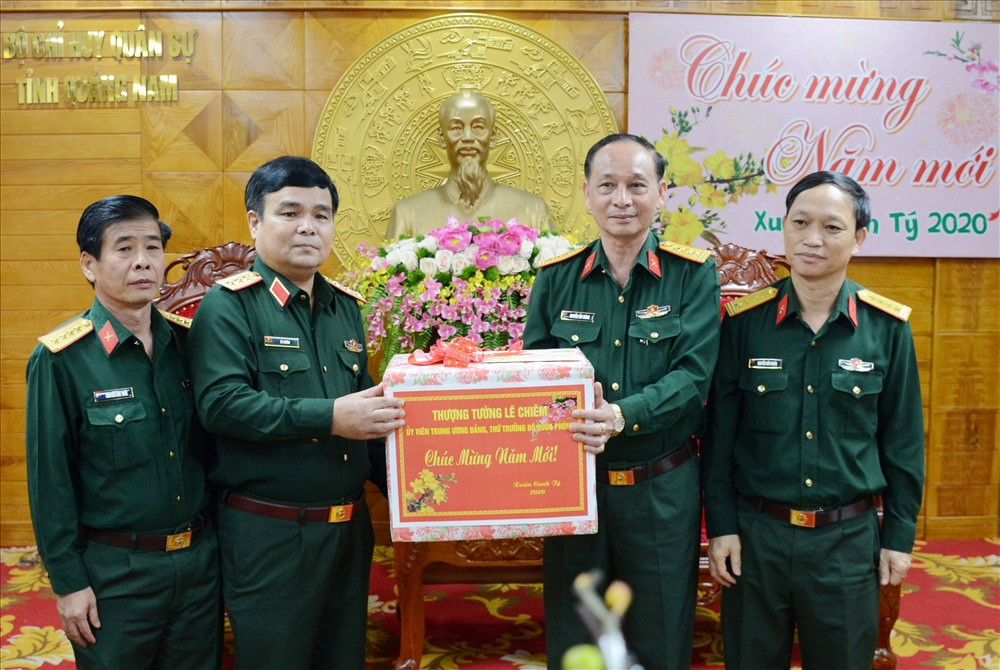 Thượng tướng Lê Chiêm chúc tết tại Bộ CHQS tỉnh Quảng Nam.