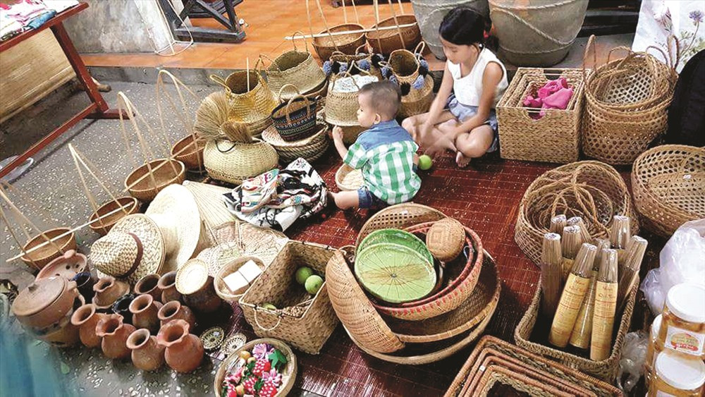 Chợ quê giữa phố của Hội An bán nhiều đặc sản xứ Quảng. Ảnh: H.Q