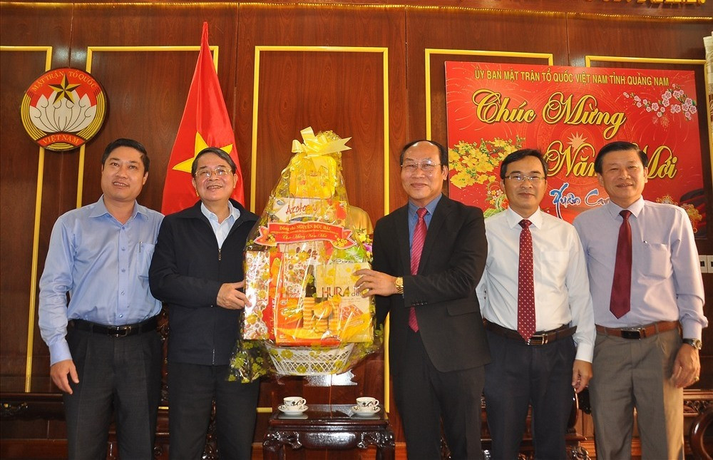 Đến thăm, chúc tết Ủy ban MTTQ Việt Nam tỉnh. Ảnh: VINH ANH