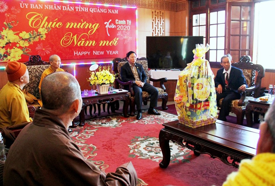 Tại buổi tiếp, đồng chí Lê Trí Thanh ghi nhận và đánh giá cao những đóng góp của các tăng ni, phật tử thuộc Giáo hội Phật giáo Việt Nam tỉnh trong sự phát triển chung của tỉnh. Ảnh: A.N