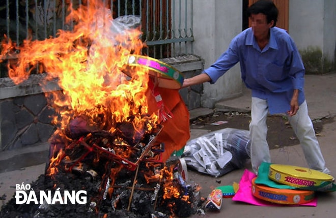 Trong những ngày diễn ra tết, người dân cần cẩn thận hơn khi đốt vàng mã, tránh xảy ra cháy.