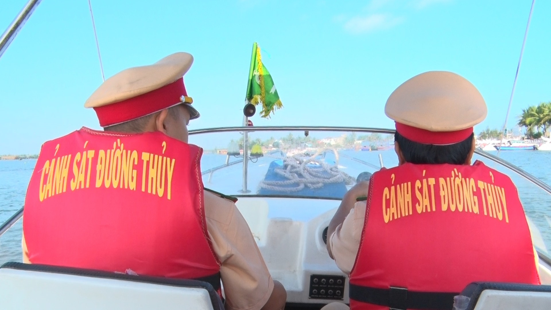 Phòng Cảnh sát giao thông đường thủy tuần tra trên tuyến đường tủy nội địa Cửa Đại - Cù Lao Chàm. Ảnh: Đ. Q