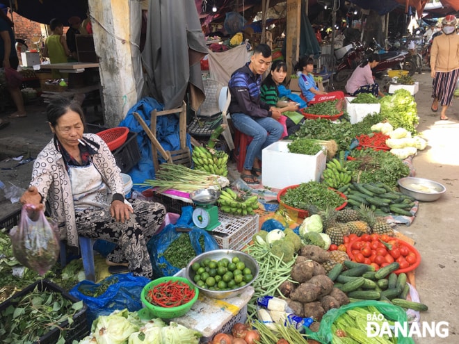 Rau, củ, quả ở một số nơi có dấu hiệu tăng, cao hơn ngày thường khoảng 2 lần. Ảnh: NGUYỄN LỄ