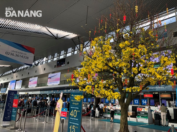Cảng hàng không quốc tế Đà Nẵng bắt đầu dừng đường bay đến Vũ Hán (Trung Quốc) do một hãng hàng không nội địa đang khai thác. Trong ảnh: Nhà ga hành khách Cảng hàng không Đà Nẵng ngày giáp Tết Canh Tý. Ảnh: TRIỆU TÙNG.