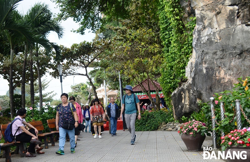 Các Sở Du lịch, Sở Văn hóa Thể thao và Du lịch, doanh nghiệp du lịch trên toàn quốc cần triển khai các biện pháp phòng, chống dịch bệnh viêm đường hô hấp cấp do vi rút Corona. Ảnh THU HÀ (ảnh minh họa)