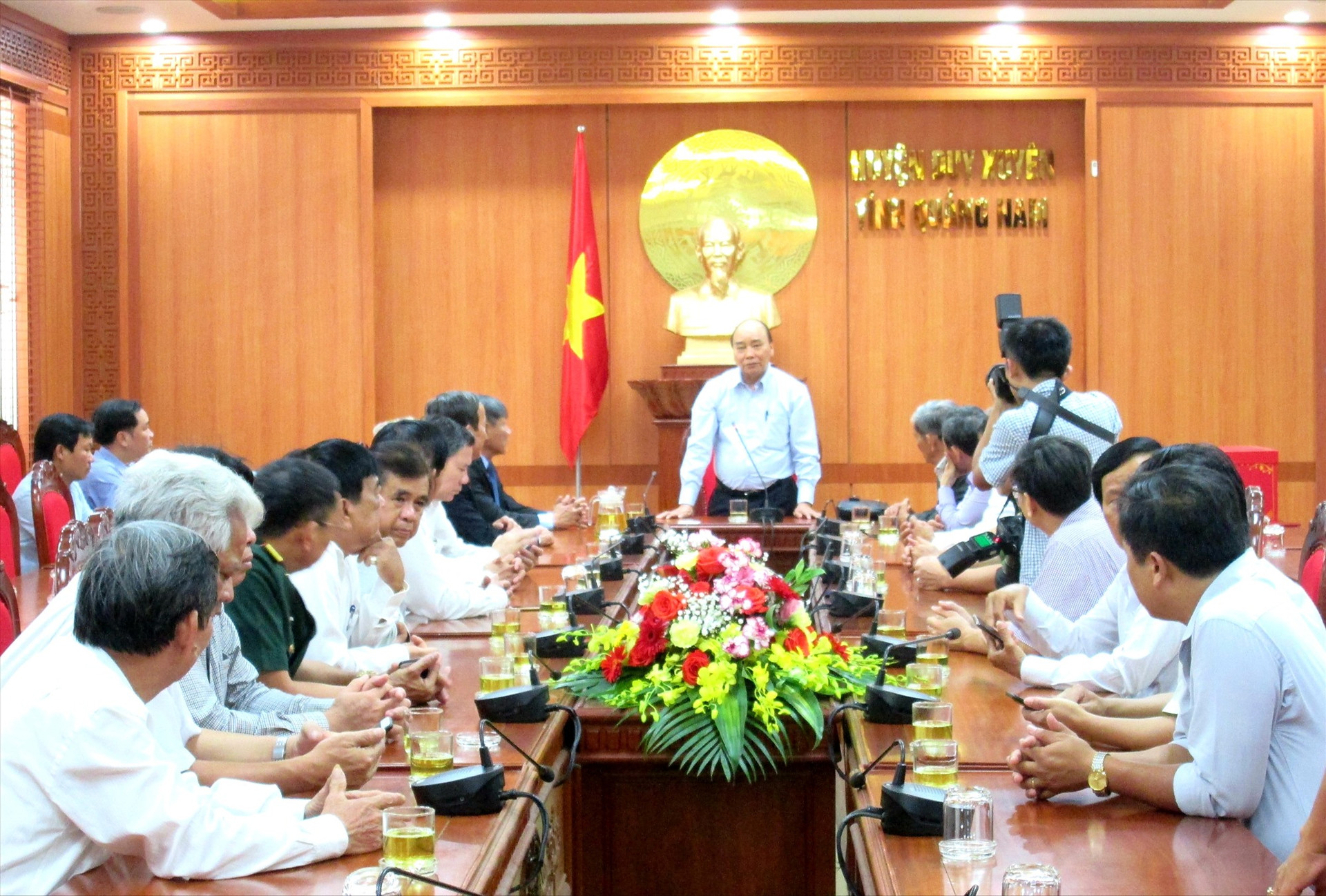 Thủ tướng Nguyễn Xuân Phúc gửi lời chúc mừng năm mới tốt đẹp nhất đến đảng bộ, chính quyền và nhân dân huyện Duy Xuyên. Ảnh: H.N