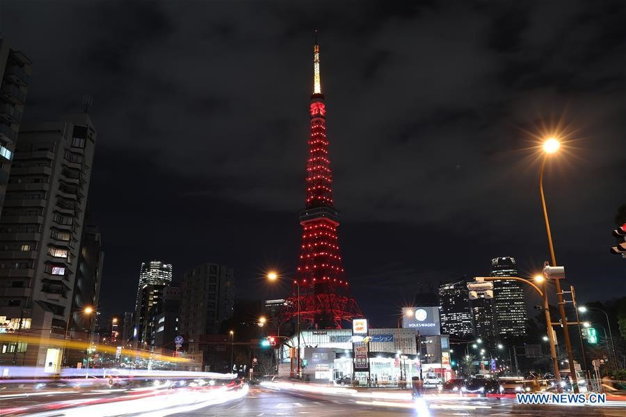 Dù không ăn Tết Âm lịch nhưng tháp Tokyo, Nhật Bản vẫn được nhuộm đỏ đón năm mới. Đây cũng là hoạt động chào đón khách du lịch tới xứ sở hoa anh đào. Ảnh: Xinhua.