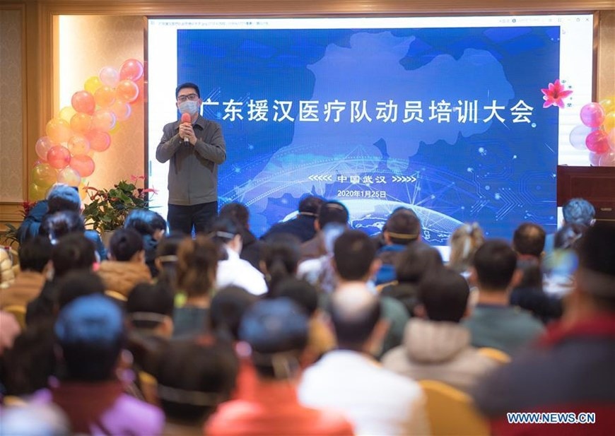  Nhân viên y tế từ tỉnh Quảng Đông tham dự khóa tập huấn phòng chống dịch tại Vũ Hán, trung tâm tỉnh Hồ Bắc của Trung Quốc, ngày 25/1. (Nguồn: THX)