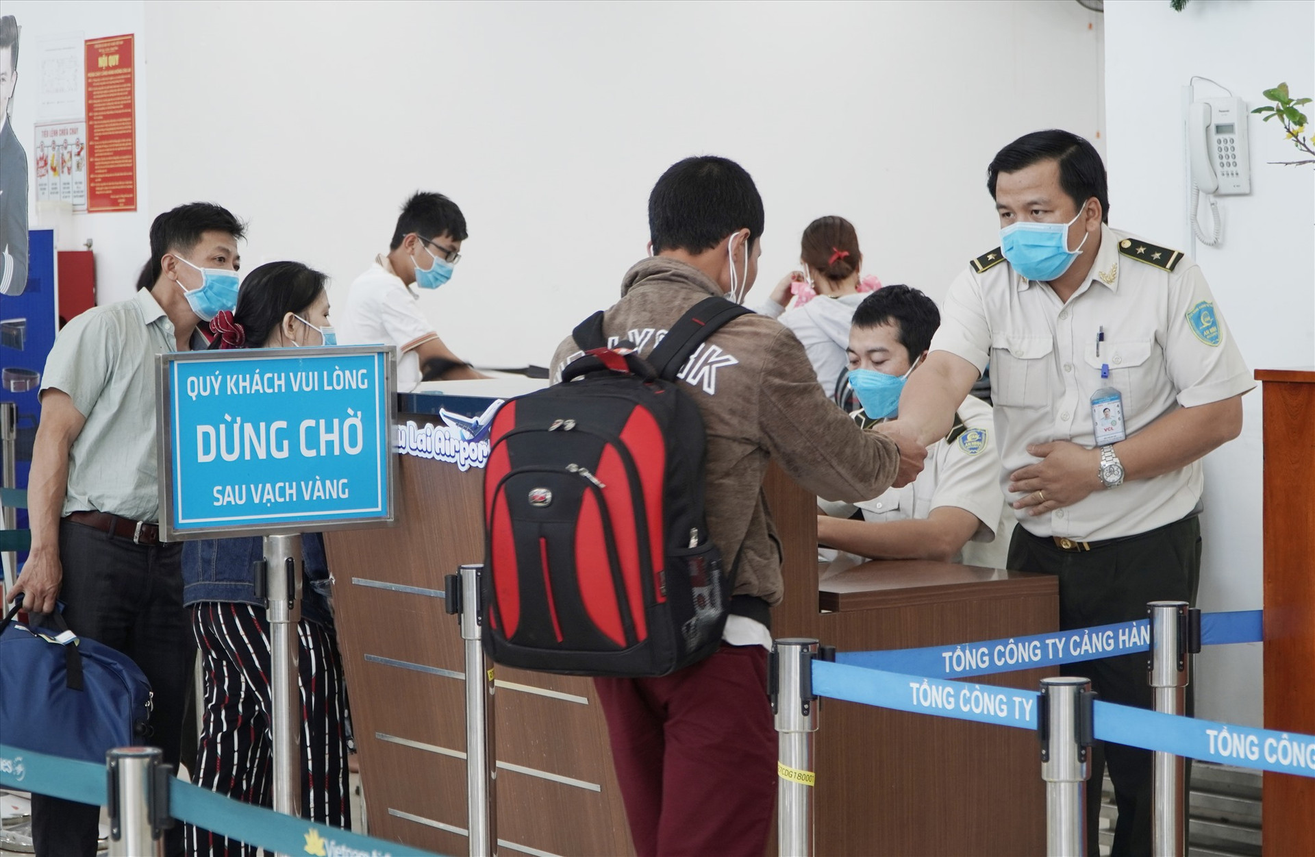 Càng hàng không Chu Lai đang đề xuất được hỗ trợ máy đo thân nhiệt để kịp thời phát hiện và cách ly hành khách nghi nhiễm bệnh. Ảnh: VINH THẮNG