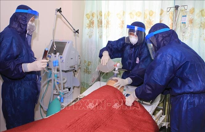 Ngày 2-2, Bệnh viện Trung ương Huế tổ chức Diễn tập phòng chống dịch viêm phổi cấp do virus Corona (nCoV) tại Bệnh viện Trung ương Huế cơ sở 2 (xã Phong An, huyện Phong Điền). Ảnh: Hồ Cầu/TTXVN