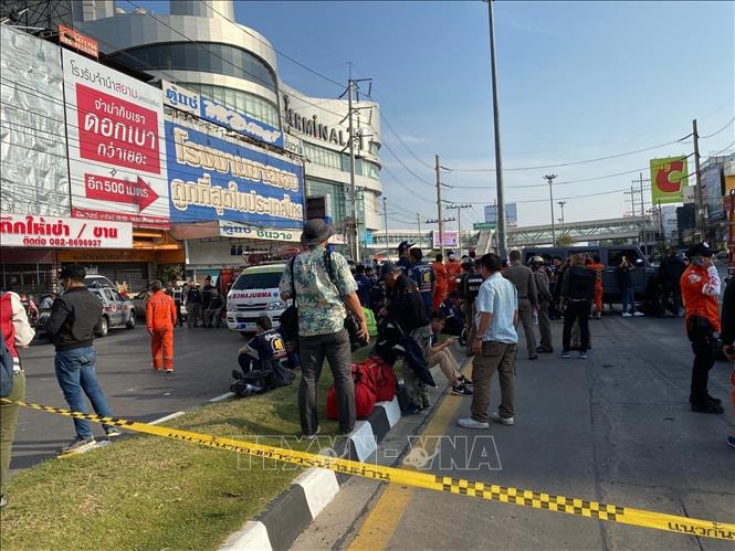 Quang cảnh hiện trường Trung tâm thương mại Terminal 21 ở thành phố Korat sáng 9/2. Ảnh: Hữu Kiên/PV TTXVN tại Thái Lan.