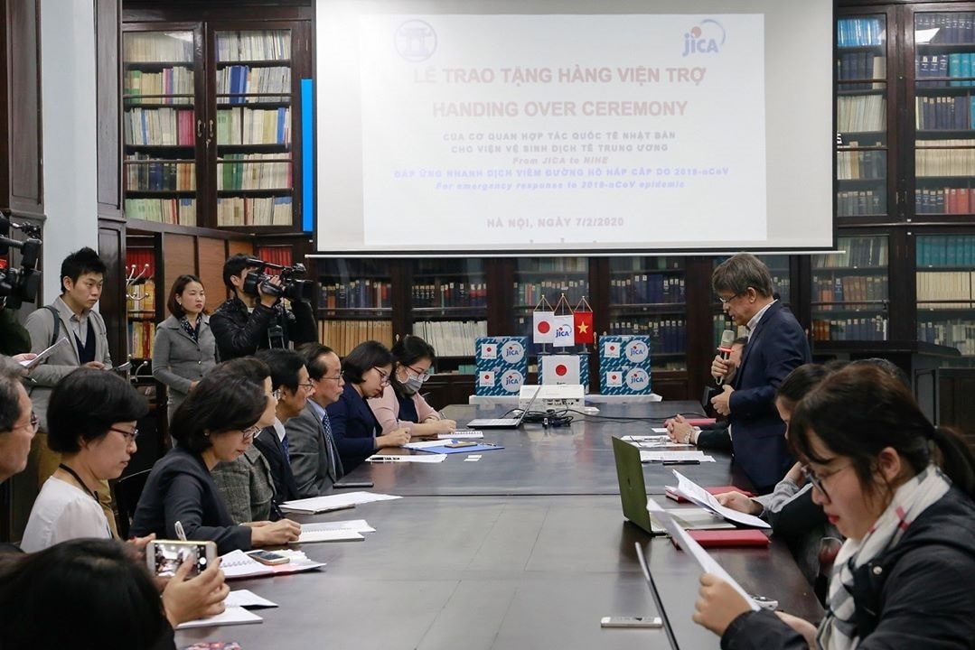 The handover ceremony of biological products between JICA Vietnam Office and NIHE