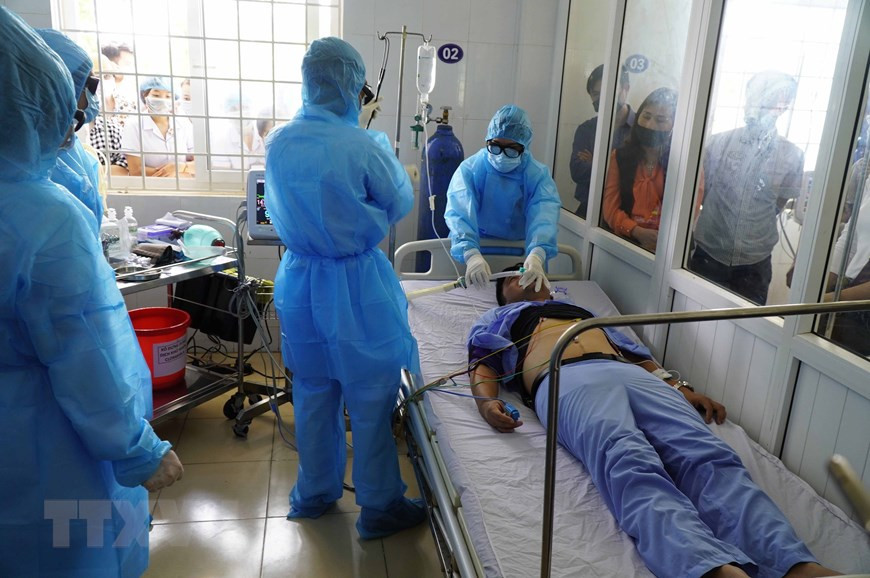 Ngày 6/2/2020, Ban chỉ đạo phòng chống dịch bệnh viêm đường hô hấp cấp do chủng mới của virus corona tỉnh Quảng Trị triển khai diễn tập thực hành xử trí tình huống khi có trường hợp nghi mắc bệnh viêm đường hô hấp cấp do nCoV nhập cảnh vào địa bàn qua Cửa khẩu quốc tế Lao Bảo. (Ảnh: Thanh Thủy/TTXVN)