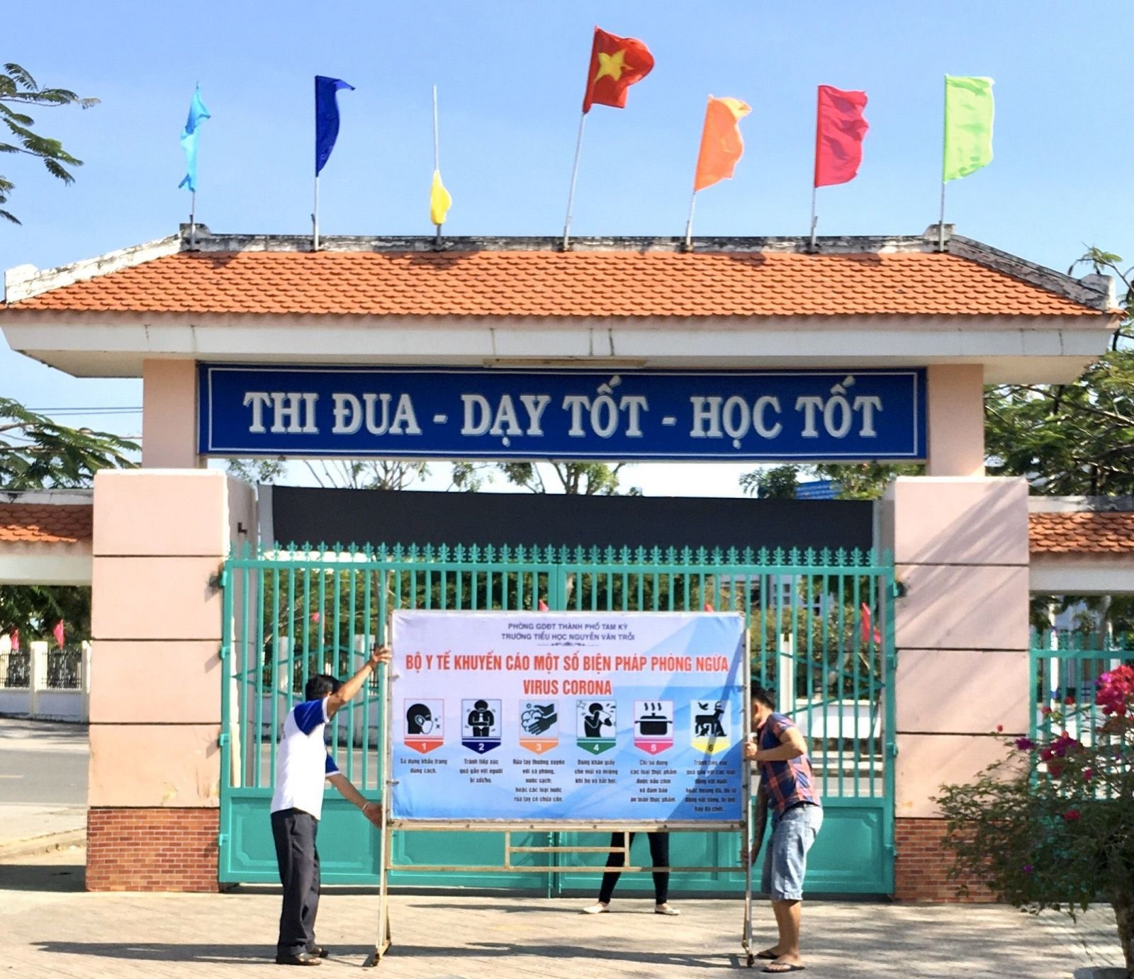 Trường Tiểu học Nguyễn Văn Trỗi (Tam Kỳ) tuyên truyền phòng chống dịch bệnh corona. Ảnh: P.Đ.V