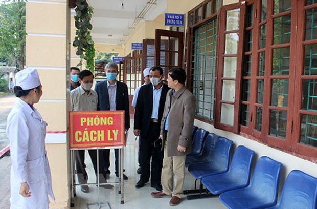 Kiểm tra công tác cách ly tại một bệnh viện. (Ảnh: TTXVN/Vietnam+)