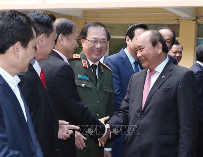 Thủ tướng Nguyễn Xuân Phúc và các đại biểu tham dự hội nghị.