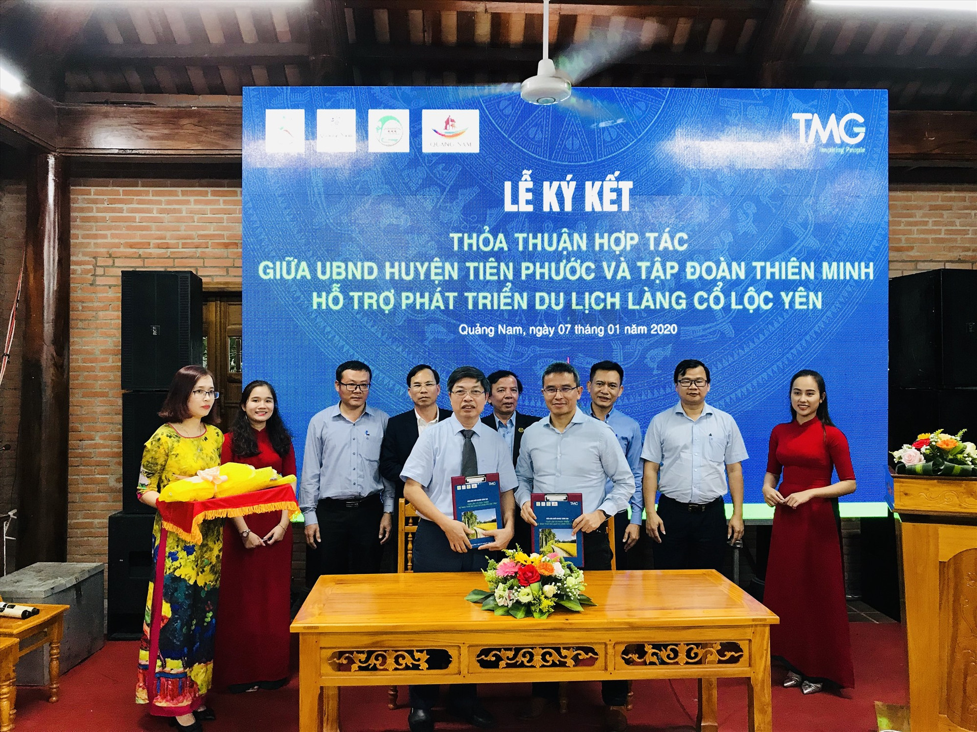 Ký kết hợp tác phát triển du lịch giữa huyện Tiên Phước và tập đoàn Thiên Minh. Ảnh: L.T
