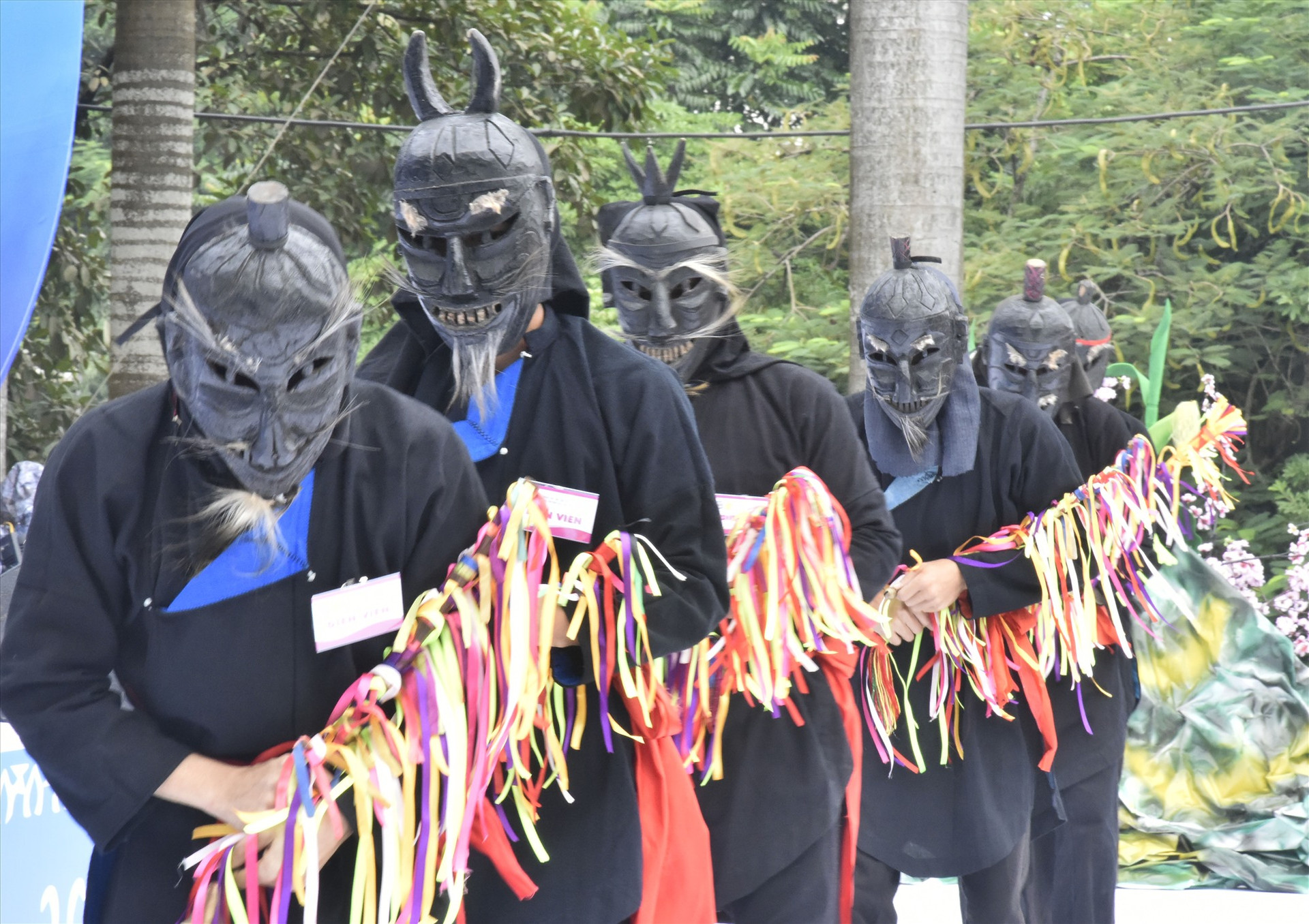 Mặt nạ gỗ trong lễ hội dân tộc Dao Tuyển.