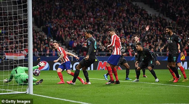 Ngay phút 4, Saul đã sút tung lưới Liverpool ở cự ly gần để mang về bàn thắng mở tỉ số