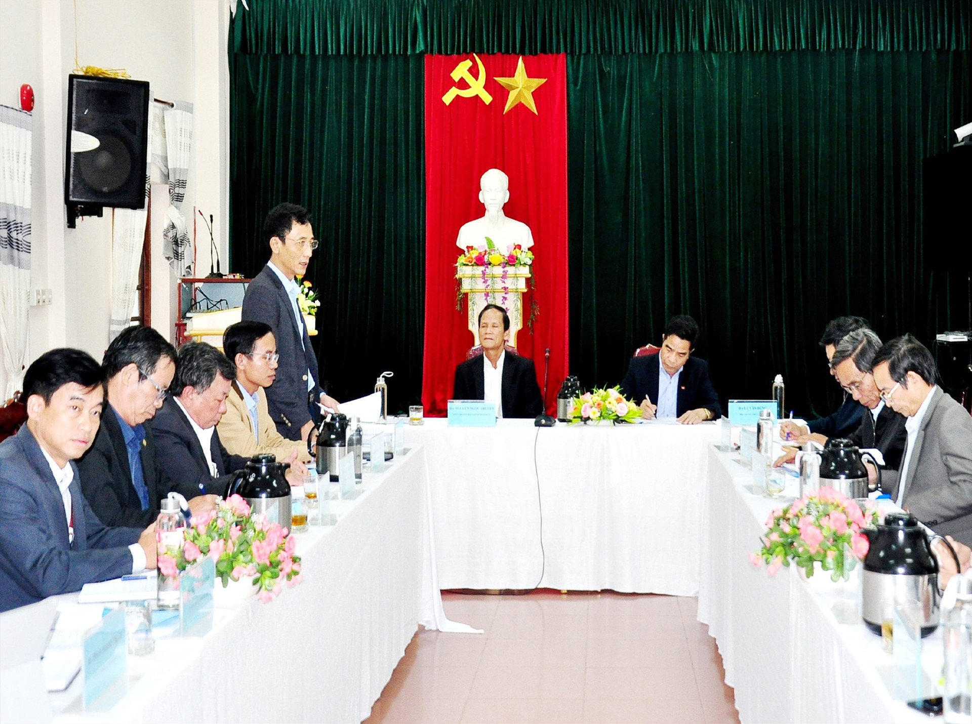 Đoàn công tác của Tỉnh ủy làm việc với Ban Thường vụ Huyện ủy Phú Ninh về công tác chuẩn bị Đại hội Đảng các cấp nhiệm kỳ 2020 - 2025. Ảnh: V.A