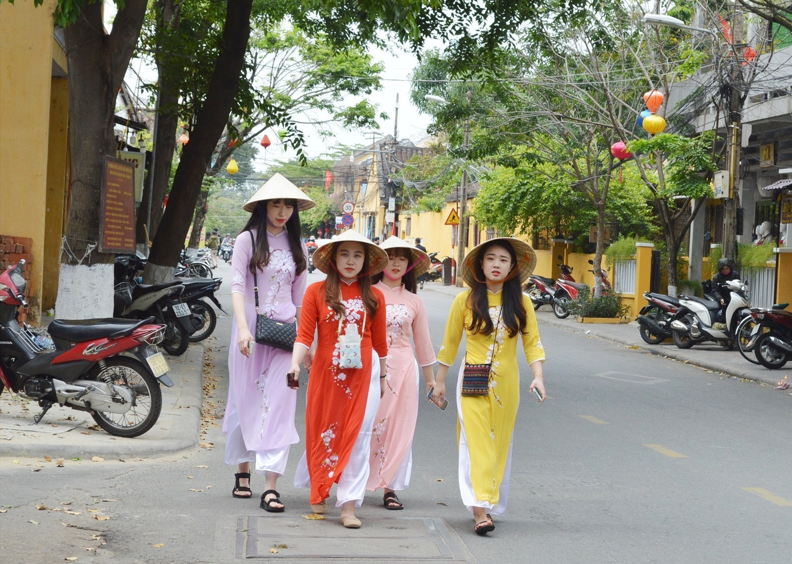 Foreign tourists in Hoi An city, Quang Nam province