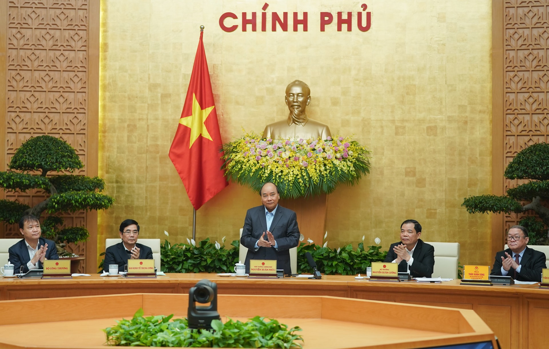 Thủ tướng Nguyễn Xuân Phúc chủ trì Hội nghị. Ảnh: VGP/Quang Hiếu