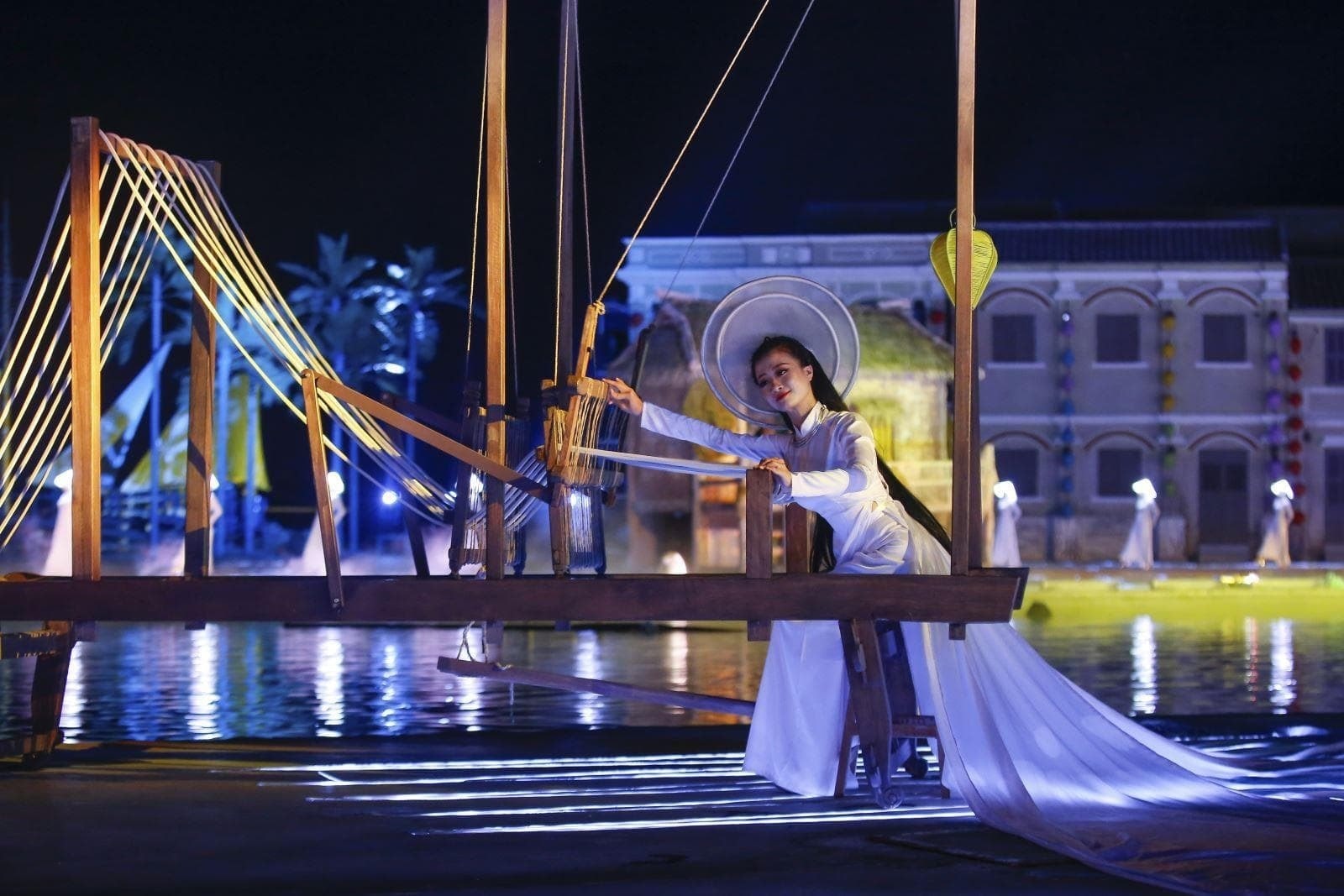 Silk weaving performance in the show