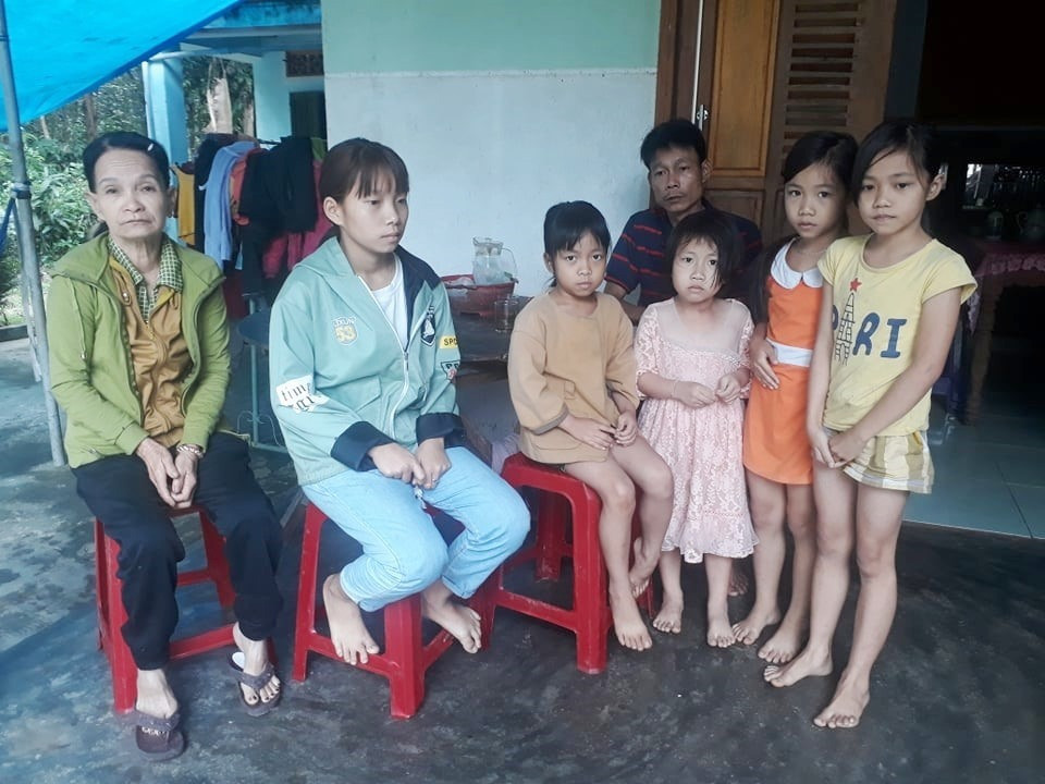 Vừa lo chạy chữa cho vợ, anh Ninh vừa phải lo cho gia đình có 3 người con nhỏ, 2 cháu nhỏ và mẹ già bị bệnh thần kinh.