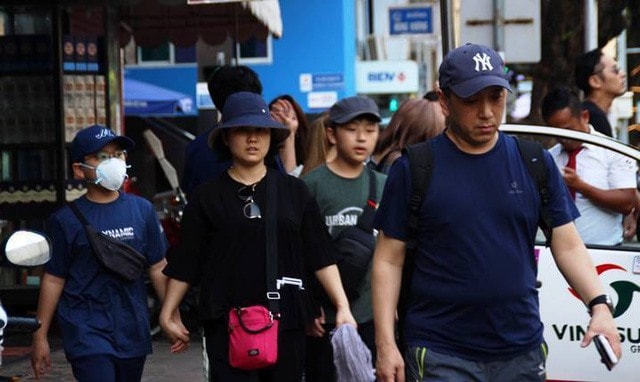 The main streets in Hoi An (such as Tran Phu, Bach Dang, Nguyen Thai Hoc, Nguyen Phuc Chu) were crowded with visitors.