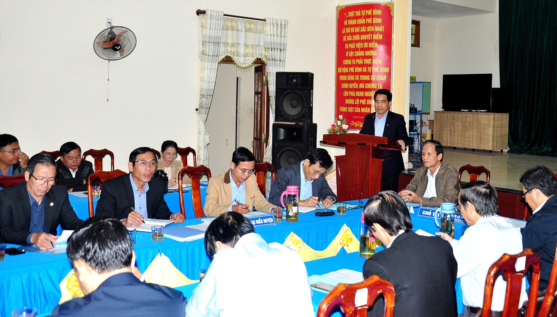 Đoàn công tác của Tỉnh ủy làm việc với Đảng ủy xã Tam Thái - đơn vị được Ban Thường vụ Huyện ủy Phú Ninh chọn tổ chức điểm Đại hội Đảng bộ cấp xã nhiệm kỳ 2020 - 2025. Ảnh: V.ANH