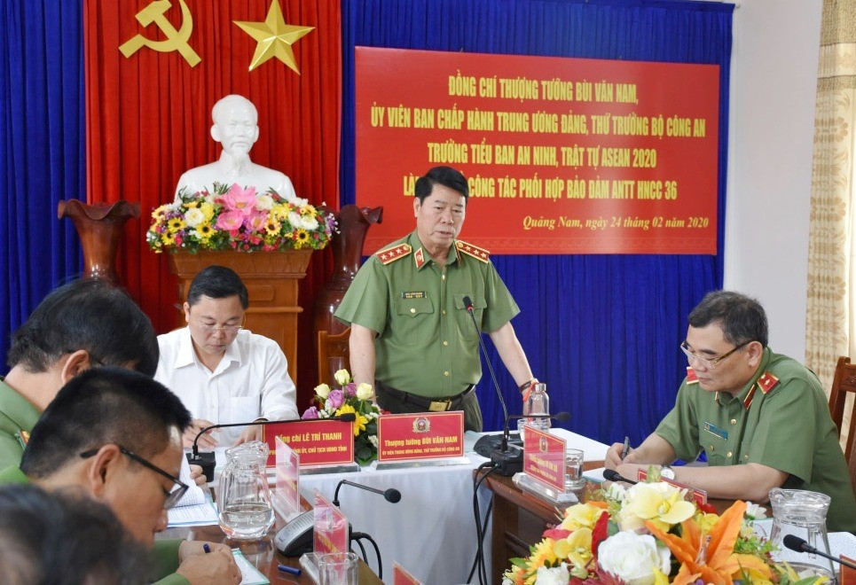 Đồng chí Thứ trưởng Bùi Văn Nam phát biểu tại buổi làm việc