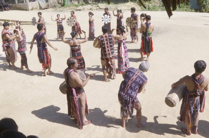 Tan-tung da-da performance in Dho Roong village, Ta Lu commune, Dong Giang district