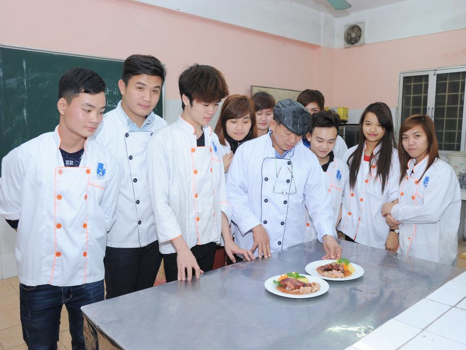 Một lớp học nghề nấu ăn.